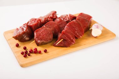 Geyik eti ızgara küçük parçalar olduğunu.