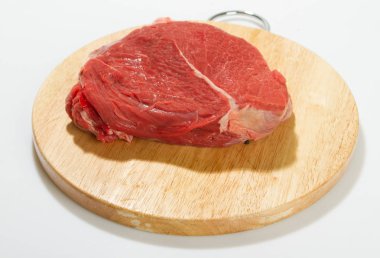 Kızartma için sığır eti parçaları.