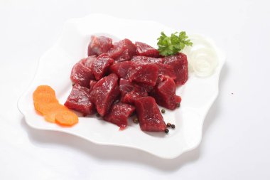 Kızartma için sığır eti parçaları.