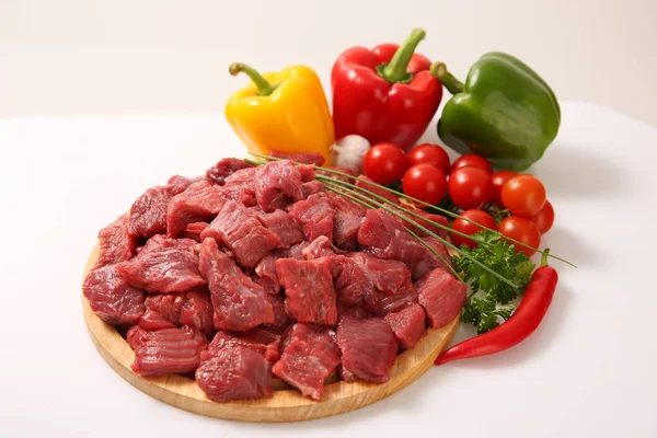 Carne Crua Com Legumes Frescos — Fotografia de Stock