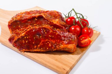 Çiğ et Marine sebze ile.