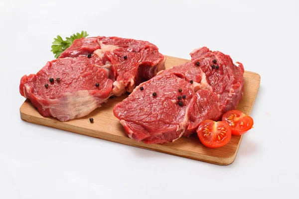 Rått Kött Små Bitar Grönsaker — Stockfoto