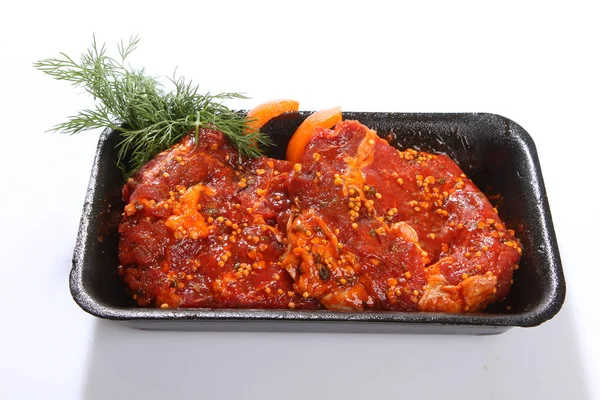 Carne Crua Escabeche Com Verduras — Fotografia de Stock