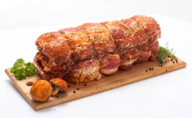 Et kıyılmış fındık ile doldurulmuş ve sebze ile turşusu.