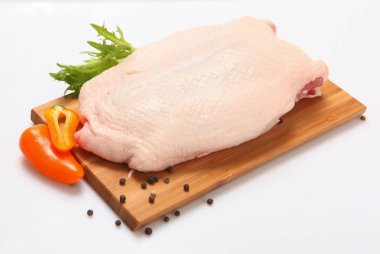 Fırında pişirme için ham kaz.