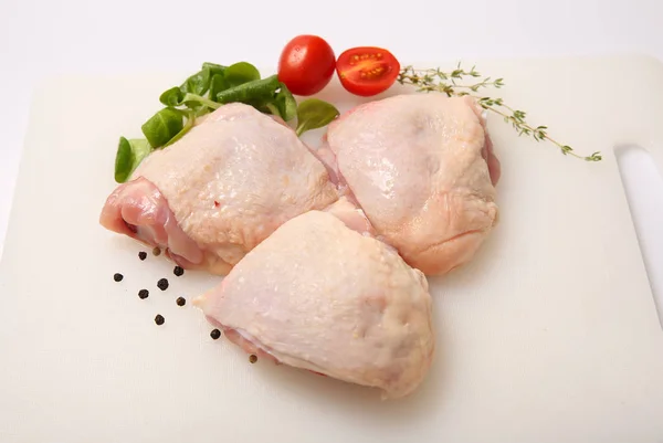 Carne Pollo Una Tabla Madera — Foto de Stock