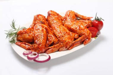 Çiğ tavuk Marine bulunan.