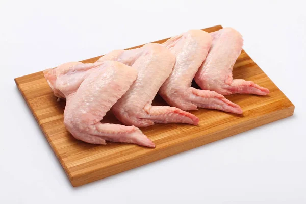 Pollo Crudo Trozos Pequeños Con Hojas Verdes —  Fotos de Stock