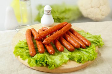 Sosis sosis ızgara sebzeli.