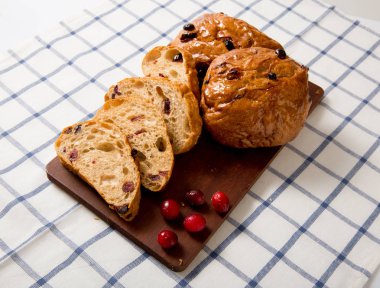 Çörekler için çay tereyağı ile Kuru üzüm.