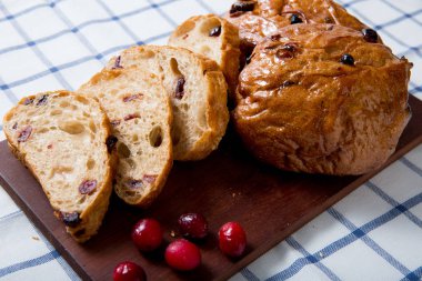 Çörekler için çay tereyağı ile Kuru üzüm.