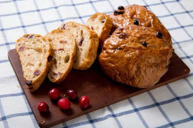 Çörekler için çay tereyağı ile Kuru üzüm.