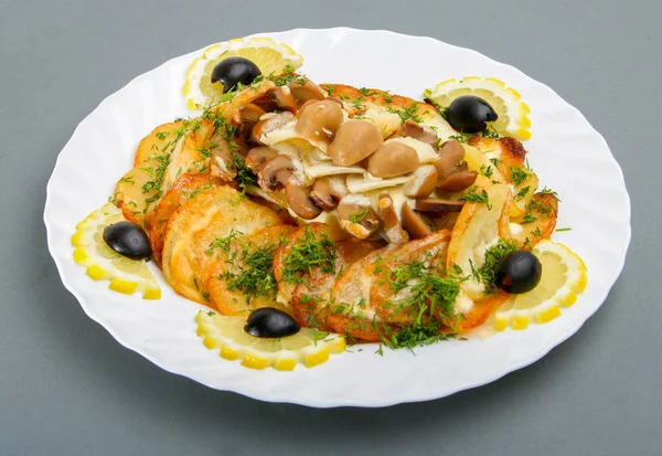 Slices Fried Potatoes Mushrooms Plate — Stock Photo, Image