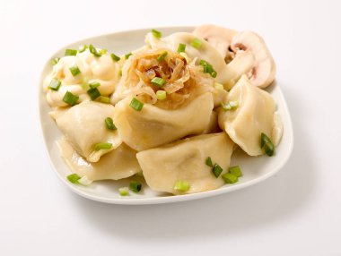 Tabakta süzme peynirli hamur tatlısı..