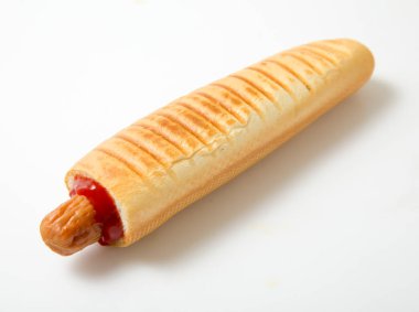 Sosisli sandviç sebze ve beyaz sos ile .