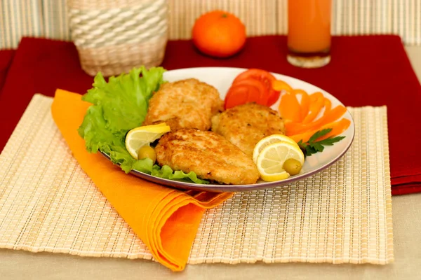 Boulettes Viande Cuites Chapelure Dans Des Feuilles Laitue — Photo