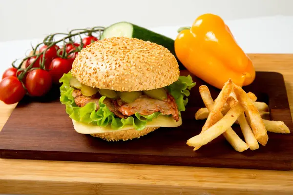 Hamburger Mięsem — Zdjęcie stockowe
