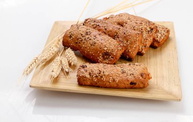 Ekmek buğday ve çavdar taze hamur işleri.