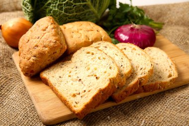 Ekmek buğday ve çavdar taze hamur işleri.