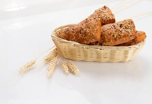 面包小麦和黑麦新鲜糕点 — 图库照片
