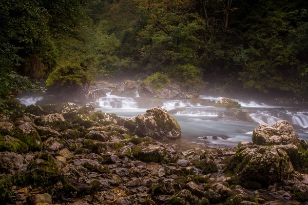 Paisagem Montanhosa Com Rio Abcásia — Fotografia de Stock