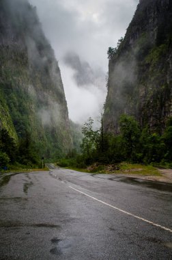 Abhazya'da dağ manzarası.