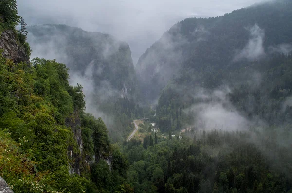 Bergslandskap Abchazien — Stockfoto