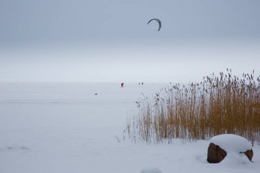 Gölde kiting kış.