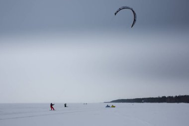 Gölde kiting kış.