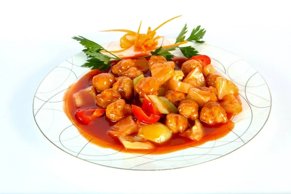 沙拉与蔬菜和欧芹叶在盘子 中国菜 在浅背景 — 图库照片