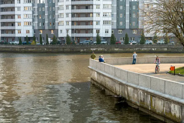 Dijk Van Bovenste Vijver Kaliningrad 2019 — Stockfoto