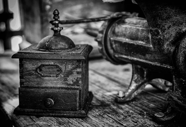 Old Wooden Coffee Grinder Metal Detail Kitchen Utensil — Stock Photo, Image