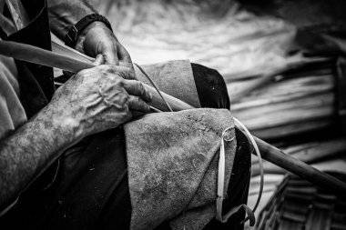 Hasır işçiliği, klasik bir işçinin ellerinle, el sanatlarıyla ve sanatınla çalışması.