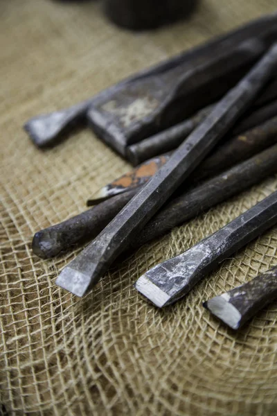 Herramientas Antiguas Para Tallar Piedra Manera Artesanal Detalle Artesanía Antigua — Foto de Stock