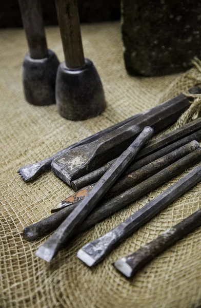 Vecchi Utensili Intagliare Pietra Modo Fatto Mano Dettaglio Vecchio Mestiere — Foto Stock