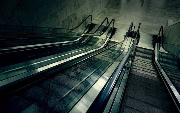 Lépcsők Belső Mechanikai Részletesen Néhány Fém Lépcső Felfelé Lefelé — Stock Fotó
