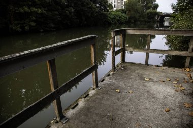 Küçük tekneler, su taşıma ayrıntılarını dock