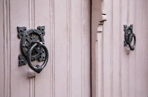 Παλιά Μεταλλική Πόρτα Knocker Λεπτομέρεια Διακόσμηση — Φωτογραφία Αρχείου