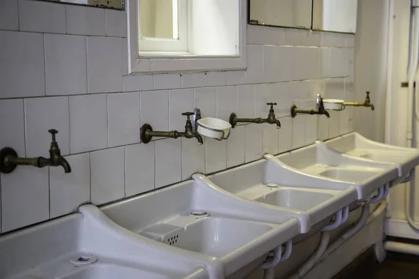 Old Ceramic Basin Cleaning Toilet Detail — Stock Photo, Image