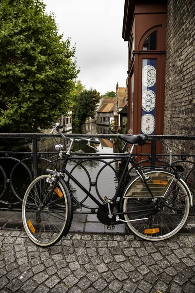 Bicicleta Típica Brujas Detalle Del Transporte Ciudad Turismo Exploración Ciudad —  Fotos de Stock