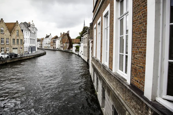 Bruggy Belgie Září 2018 Kanálu Bruggách Slavné Zvonice Věže Pozadí — Stock fotografie