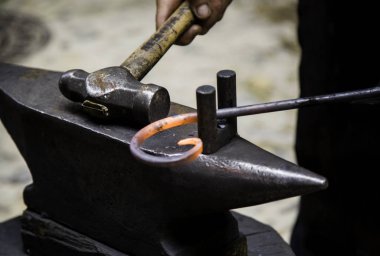 Eski bir metal ocağında demir akkor, endüstri ayrıntıları.