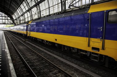 Kişi, seyahat ve Turizm için Tren İstasyonu, ulaşım ayrıntı