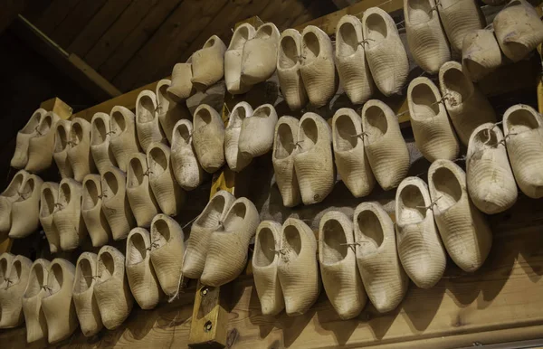 Tradizionali Zoccoli Legno Olandesi Dettaglio Scarpa Tradizionale — Foto Stock