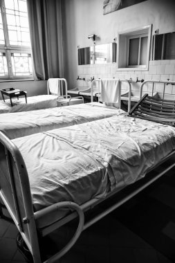 Eski hastane yatakları, hastalar için eski hastane detayları.