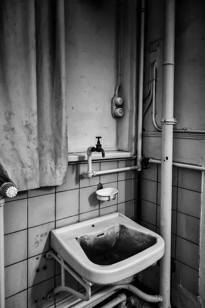 Old Ceramic Basin Cleaning Toilet Detail — Stock Photo, Image