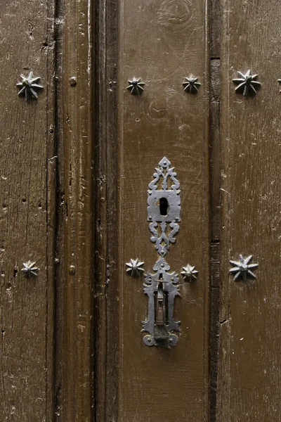 Oude Houten Deur Met Slot Detail Van Veiligheid Bescherming Antiek — Stockfoto