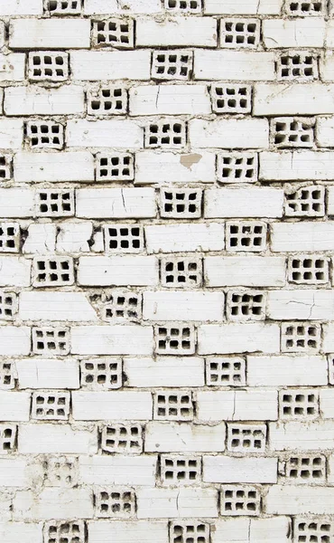 穴のある白い泥レンガ 建設中の壁の詳細 — ストック写真