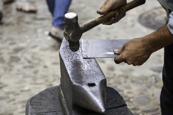 Vieux Marteau Enclume Sur Une Forge Détail Vieil Outil — Photo