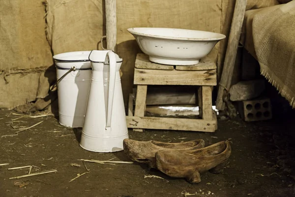 個人的な清潔 掃除とトイレの詳細のためのアンティーク アクセサリー — ストック写真